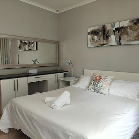 D'Urbanmist Self-Catering Guest House Durbanville Exterior foto